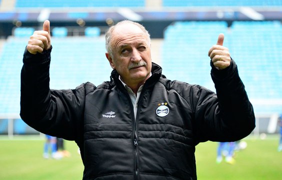 Bigode grosso! Grêmio mostra bastidores da volta de Felipão
