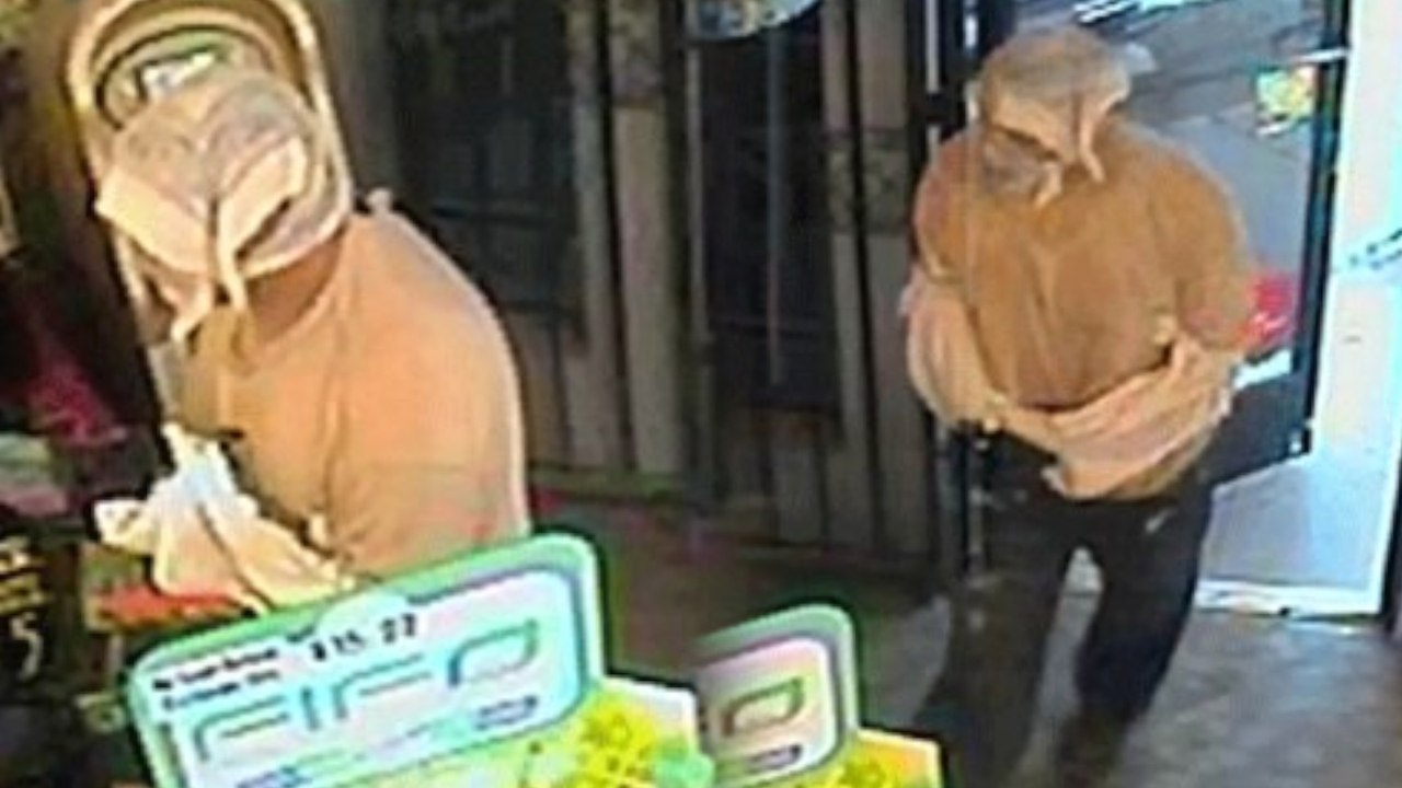 Man Swathed in Plastic Bags Robs Convenience Store