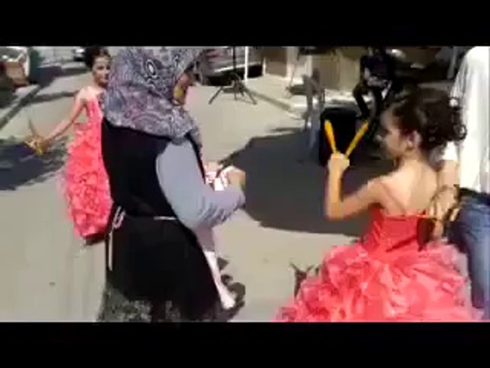 KÜÇÜK KIZLARDAN KAŞIK SHOW
