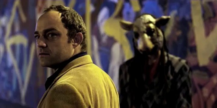 TRAILER_ Em Uma Noite Escura, As Rosas São Amarelas