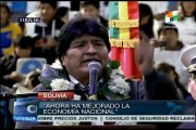 Gob. de Bolivia entrega computadoras a estudiantes de secundaria