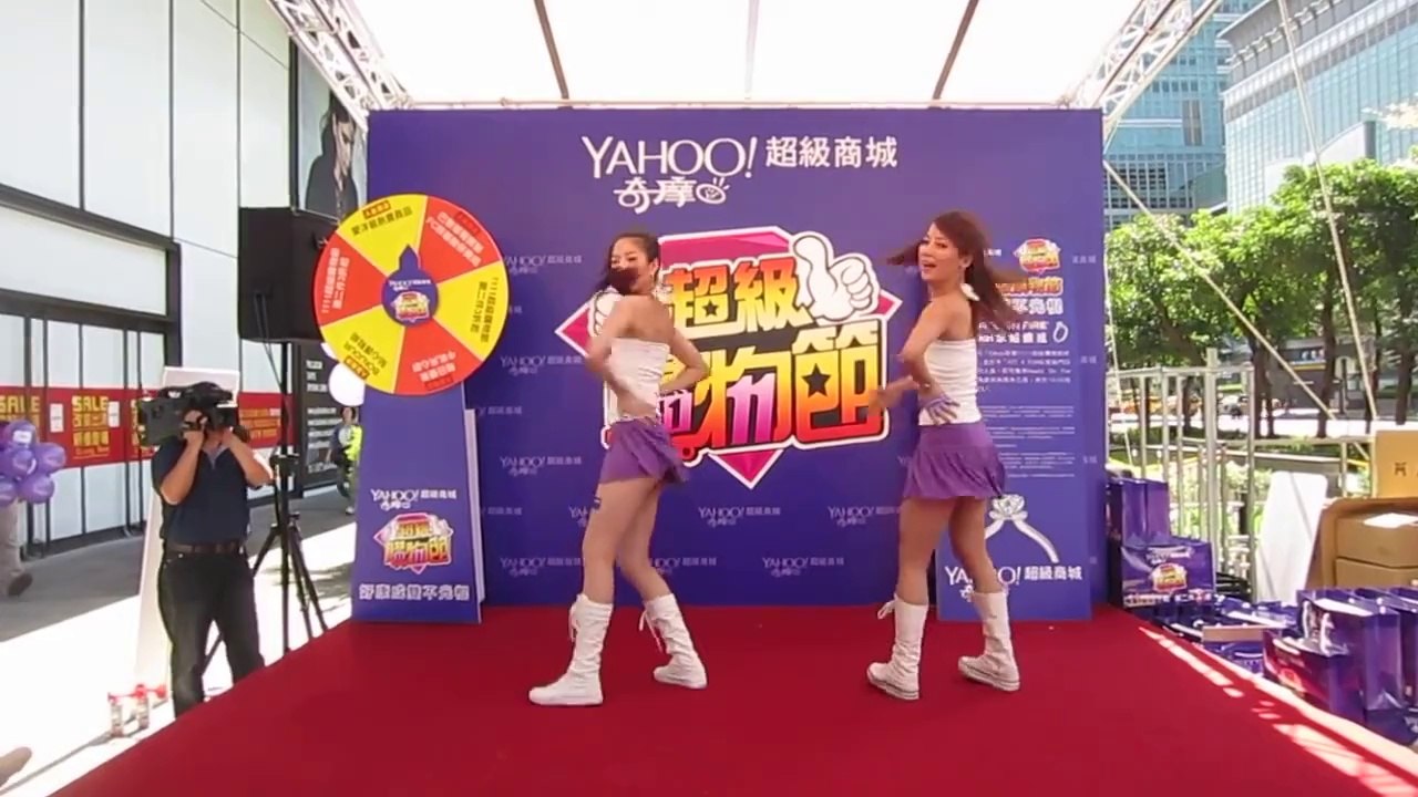 2013-ATT 4 FUN-Yahoo!奇摩超級商城舞台表演 (Debby+蜜雪兒)