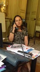 Ségolène Royal s’assure elle-même que le numéro d’information sur la transition énergétique fonctionne