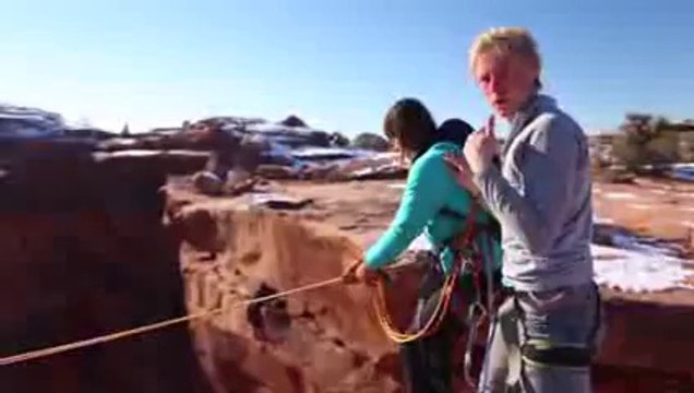 Boyfriend pushes Girlfriend off cliff - Insane Rope Swing