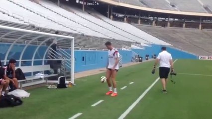 Cristiano Ronaldo nous fait une démo de jongle - Entrainement Real madrid!