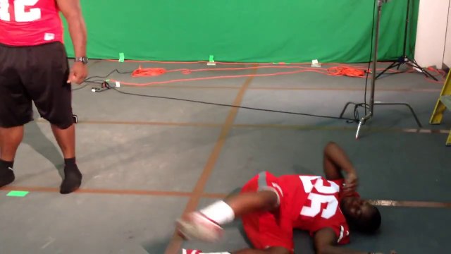 Chest bump Fail : Biggest VS smallest Ohio State Player!