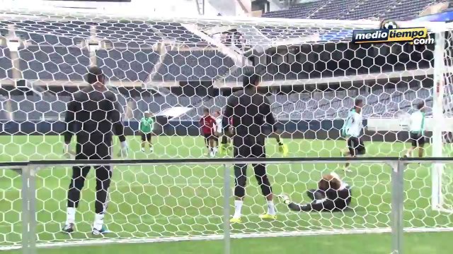 Afirmaron que Memo Ochoa firmó con el Málaga