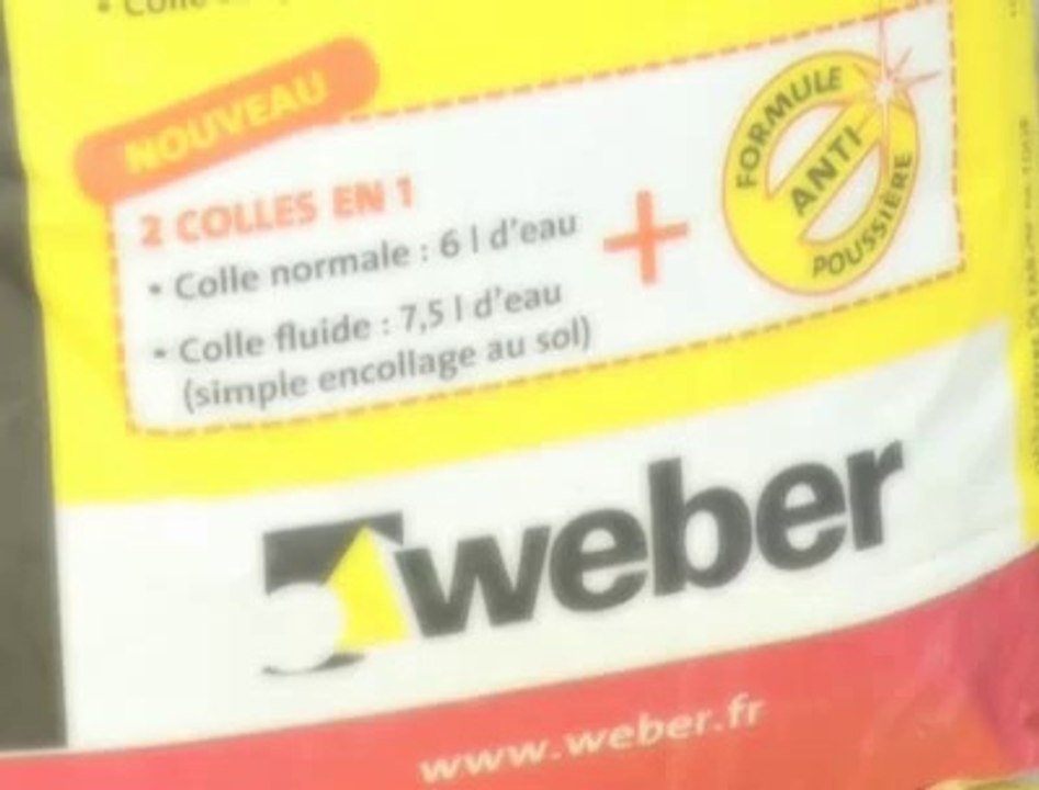 Appliquer le mortier-colle amélioré à double consistance (weber.col plus)