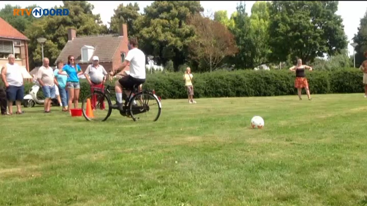Slag om Noord: Met dienblad op de fiets in Sappemeer - RTV Noord
