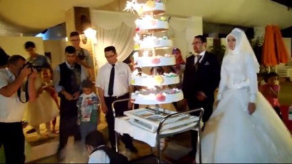 SELMA İLE HALİL-PASTA KESİMİ