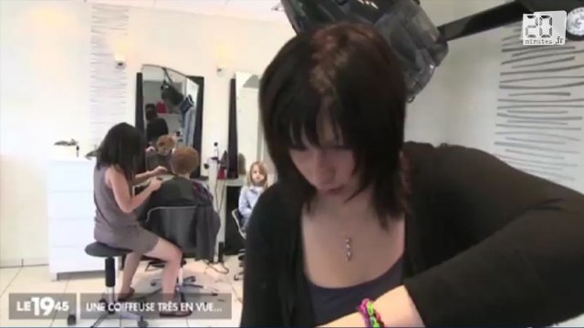 Coiffeuse et aveugle, ses clients sont toujours au rendez-vous