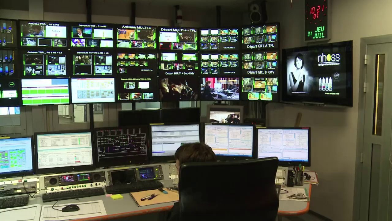 Eiffel Tower transmitting TV-radio to 12 million Parisians