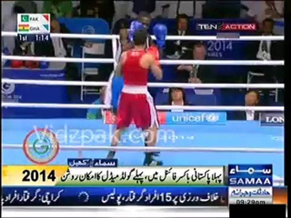 Pakistani boxer Mohammad Waseem punches on Ghana's player in CMW Boxing Semi Final