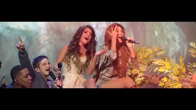 Paula Fernandes e Shania Twain cantam You're Still The One