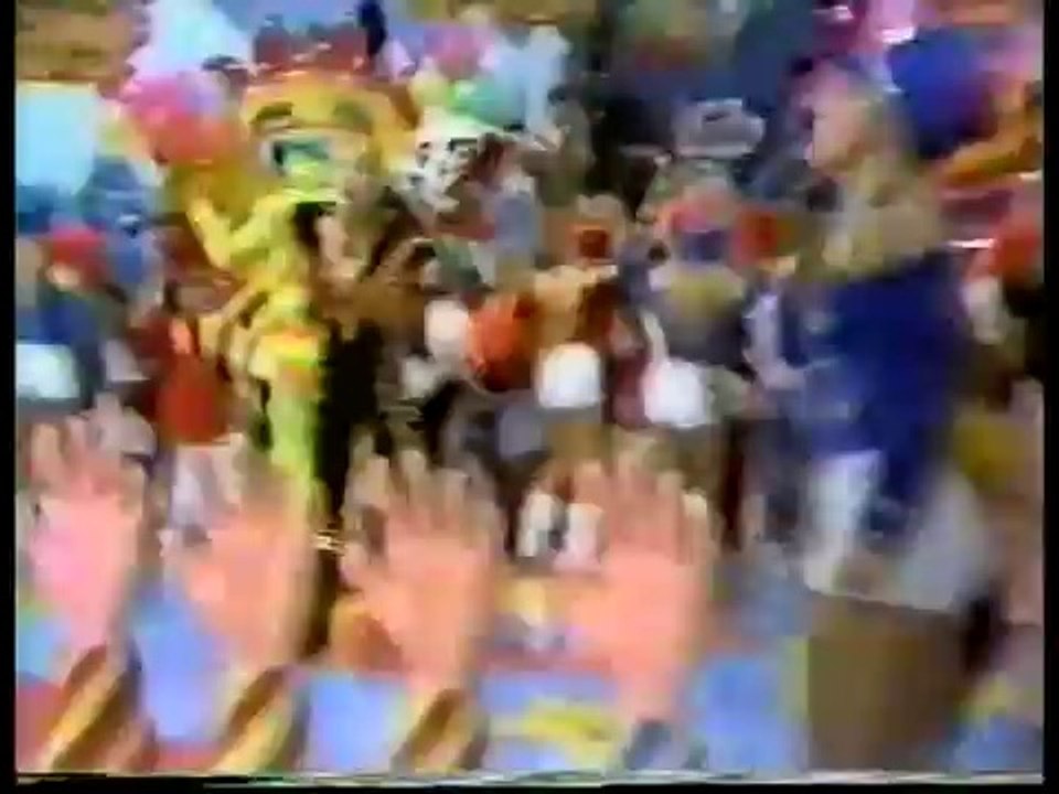 Xuxa canta "Rexeita da Xuxa" no Xou de lançamento do disco 4º Xou da Xuxa - 1989