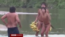 Extraordinario primer contacto de indígenas aislados del Amazonas