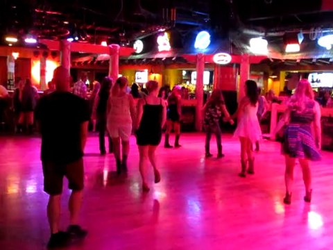 Danse Country, dans un bar de l'hôtel Treasure Island à Las Vegas