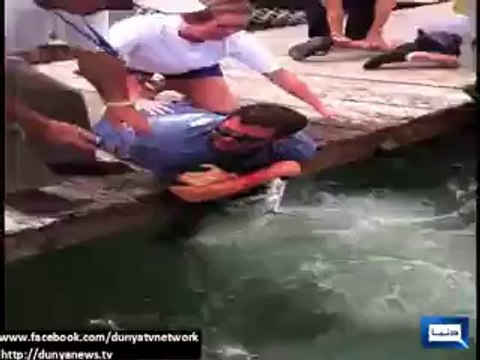 Fish Grabs Man’s Arm and Captured on Camera