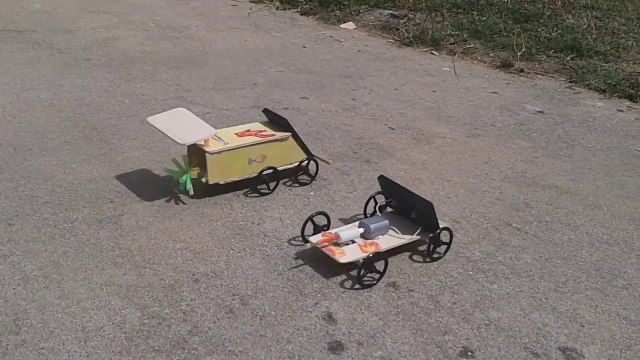 course de voitures solaires