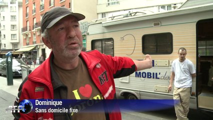 Une douche itinérante pour les sans-abri à Paris