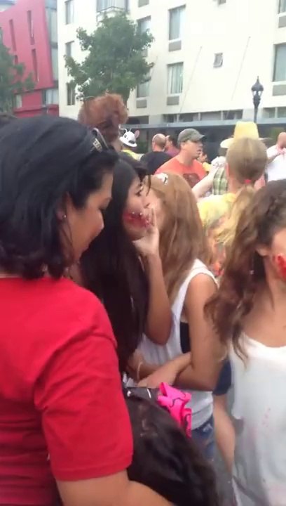 Femme écrasée par une voiture pendant la Zombiewalk de San Diego!