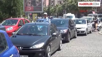 Çanakkale Feribot İskelesi'nde Araç Kuyruğu