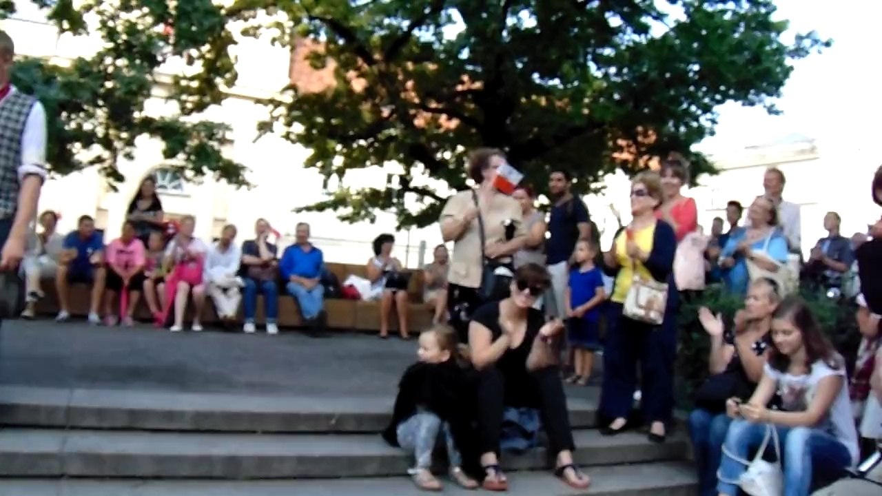 Serca z plecaka od studentów Akademii Teatralnej.