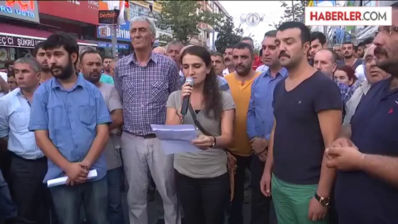 Sarıgazi Halklar Derneği ve Halkevleri üyeleri, olayları protesto etti -