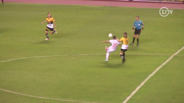 Olé! Denilson dá belo chapéu em jogador do Criciúma