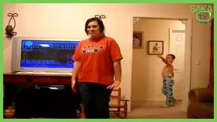 Ablasını Trolleyen Velet