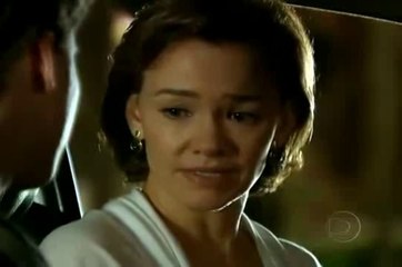 Amelia pede para conversar com Vitor