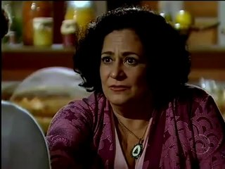 Amelia  e Vitor se reencontram