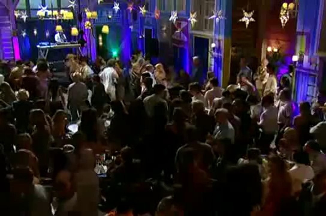 Vitor dança com Amelia