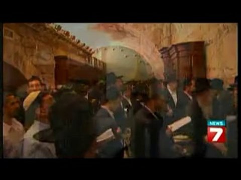 По-близо до Истината - Има ли Бог същност