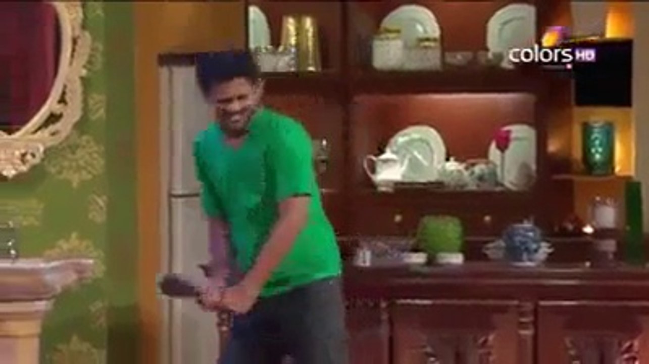 A Guy Making Fun Of Indian Cricketers Actions Infront Of Sehwag
