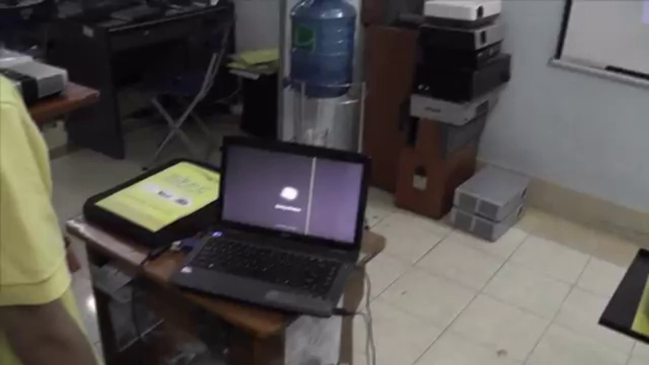 Hướng dẫn thay bóng đèn cho máy chiếu [VNPC]