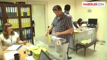 Mısır'da yaşayan Türk vatandaşları oy kullanmaya başladı -
