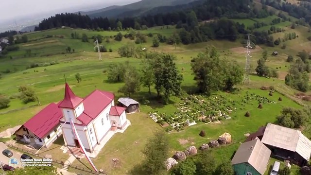 Biserica romano catolică din satul Pleşa (filmare aeriană)