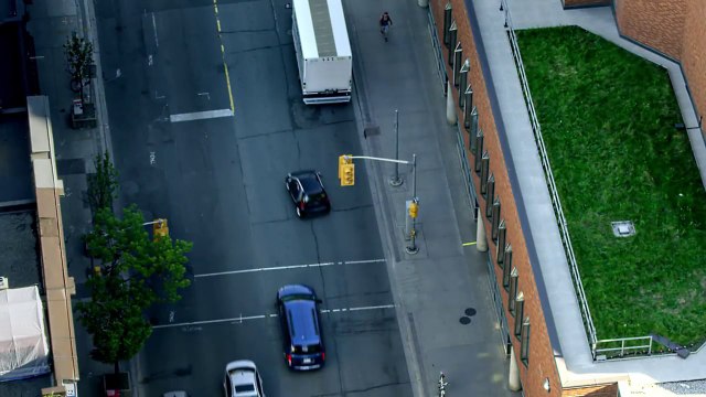 Smart electric drive contre voiture de sport : Mais en ville qui gagne?!