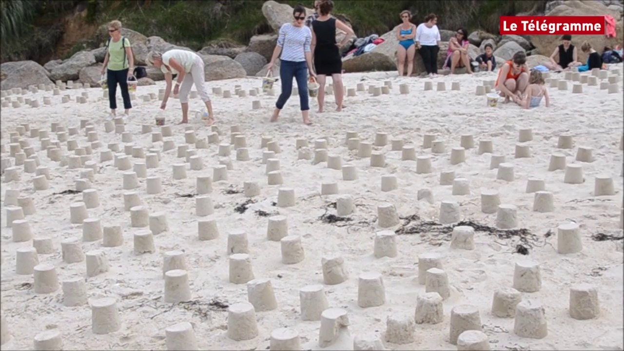 Carantec (29). Des milliers de pâtés de sable sur une plage de l’île Callot