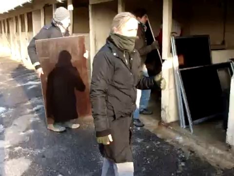 POSE DES NICHES REFUGE DES AMIS DE LUNA LE 16 DECEMBRE 2009 1