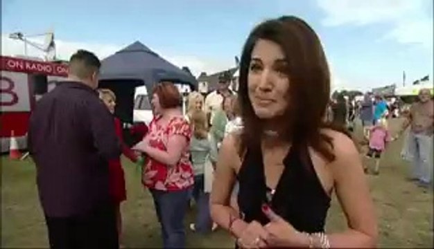 Pakistani Anchor Reham Khan dancing in UK AAJ WITH REHAM KHAN, AAJ NEWS, AAJ TV,BBC