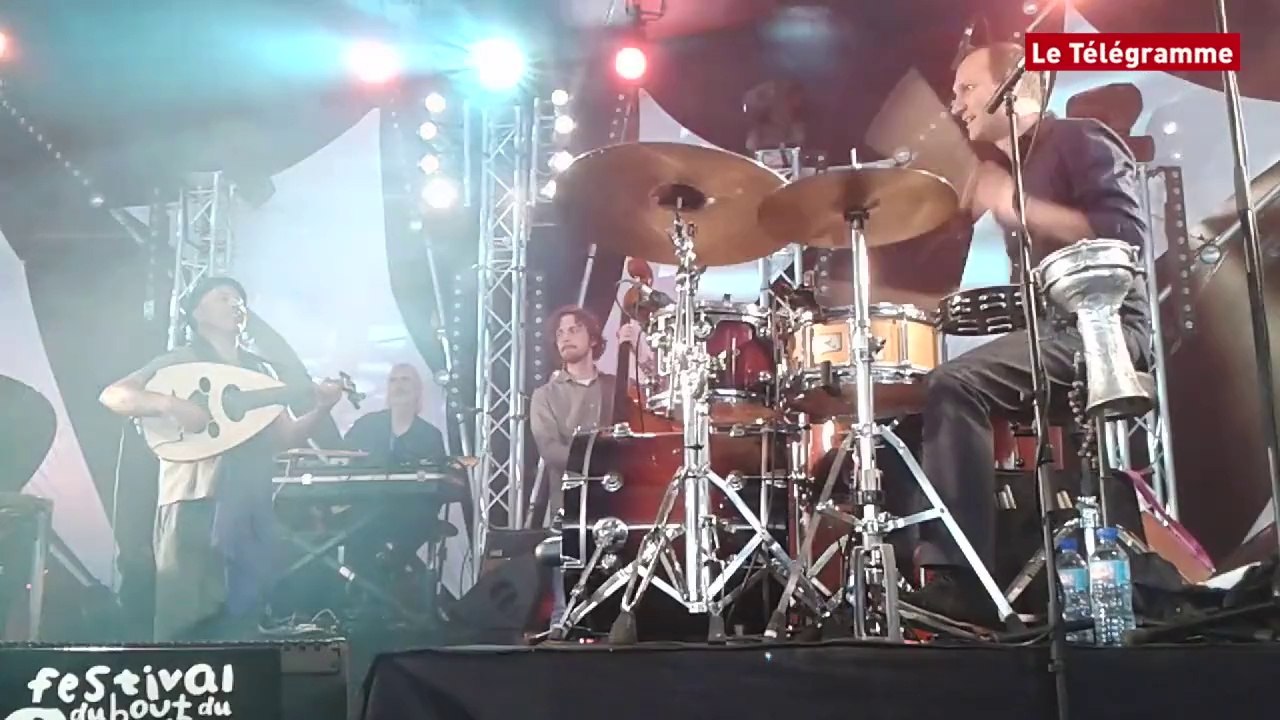 Bout du Monde. Goûter Dhafer sous le chapiteau