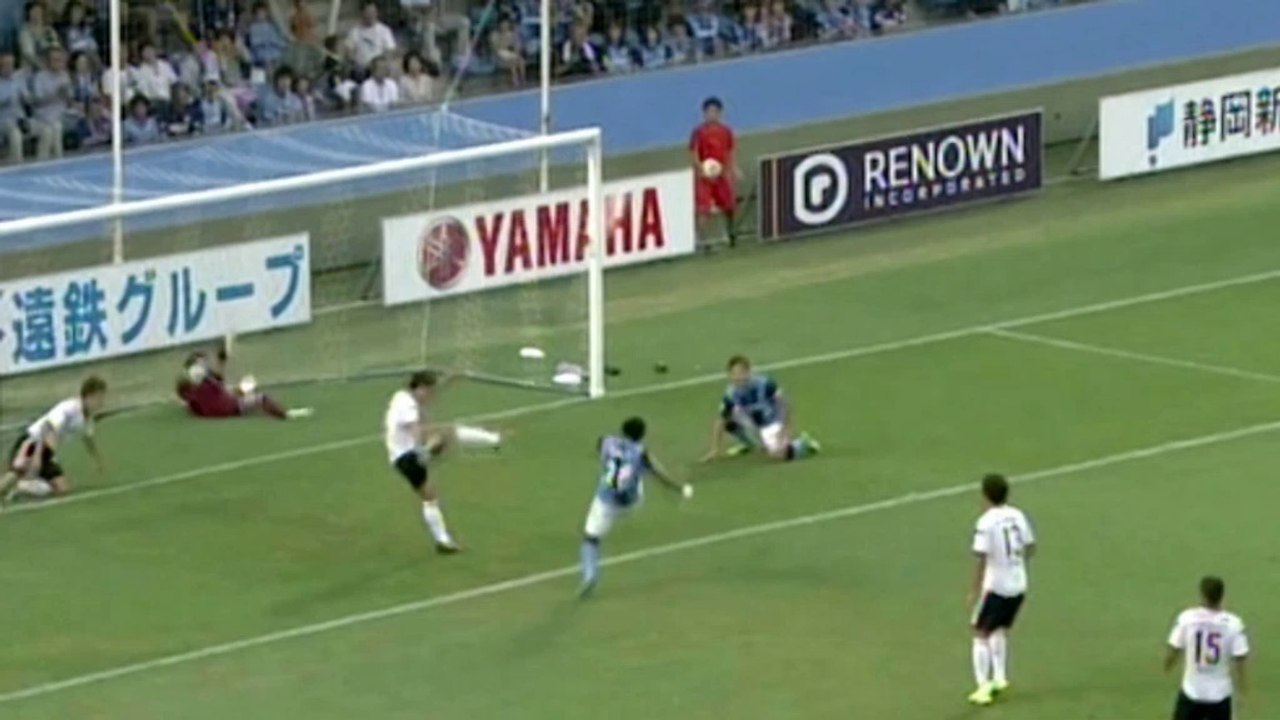 J-League: Aus 1 Meter! Abe macht den Torres