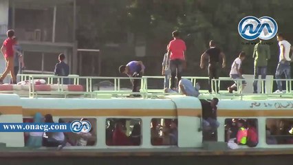 شاهد|| أطفال يقفزون فى مياه النيل من أعلى أتوبيس نهرى