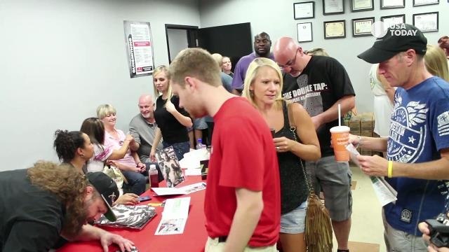 Roy Nelson Fights Zombies, Loves Fans