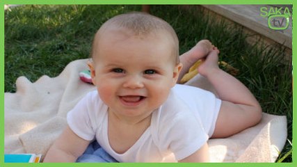 Bebeğin Annesiyle Komik Dansı