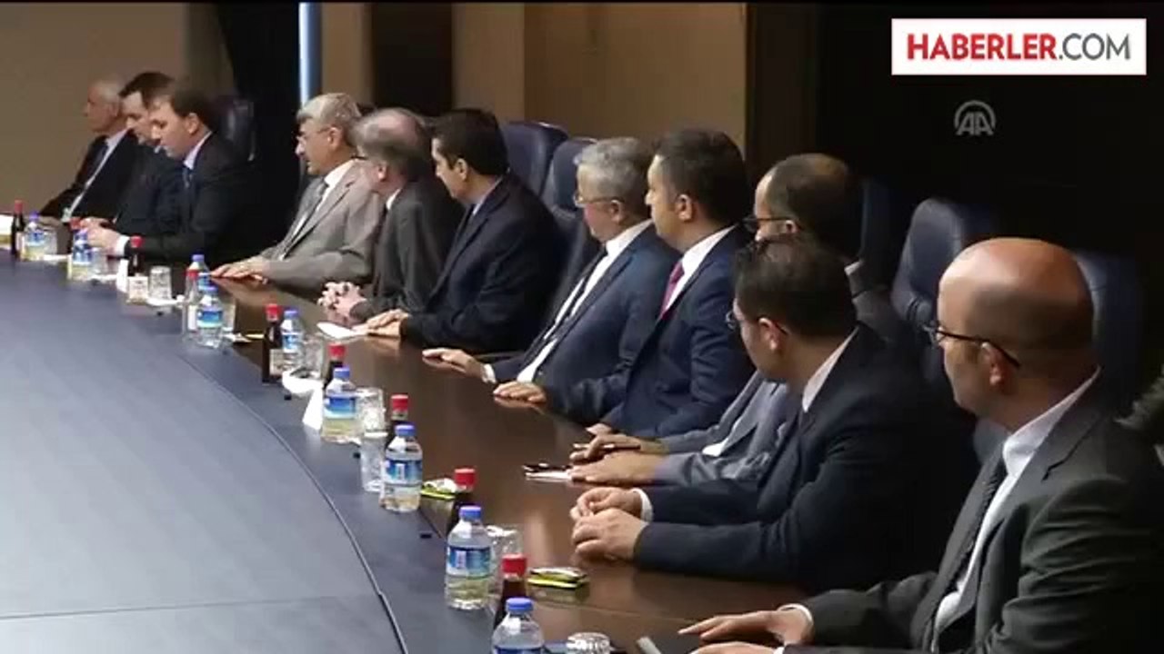 Arınç, kendisine bağlı kurum temsilcileri ile bayramlaştı -