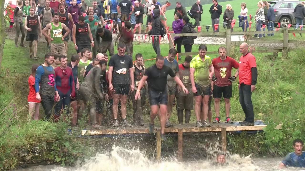Nichts für weicheier: schlamm-rennen "tough mudder"
