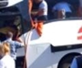 Yolcu otobüsü zeytinliğe yuvarlandı